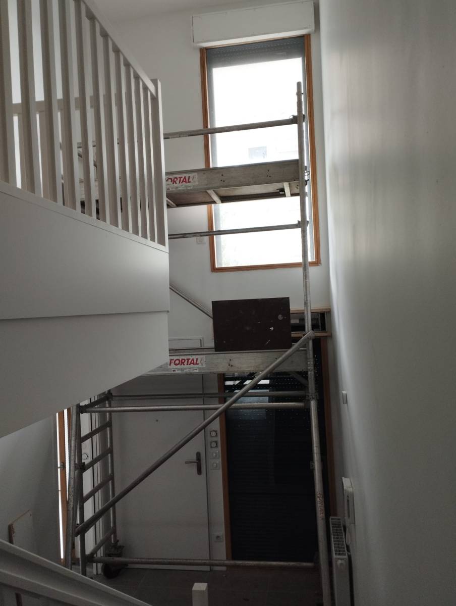 Volets roulant : Remplacement de moteurs filaires et tablier de porte-fenêtre à Lormont : efficacité, proximité et savoir-faire