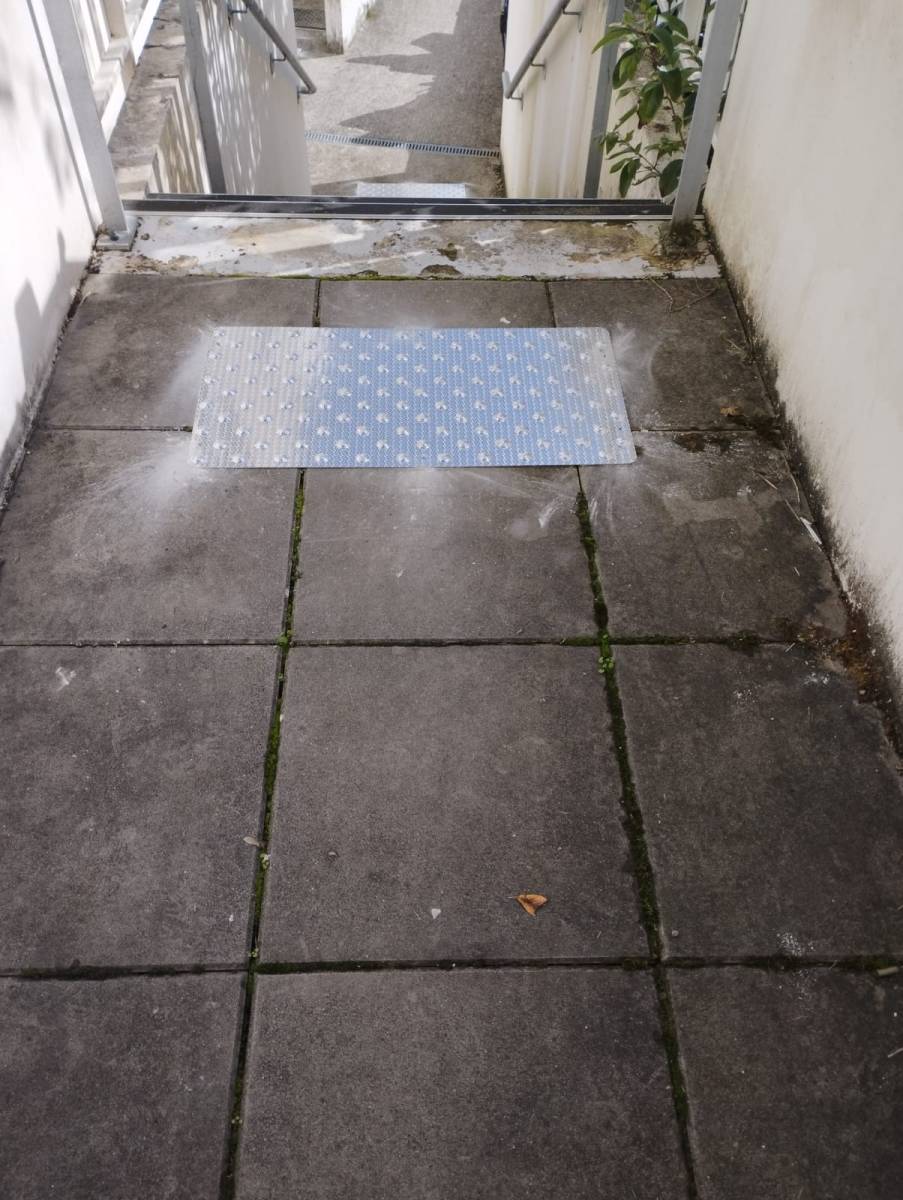 Expert pour pose de dalle podocactile en alu sur Eysines : accessibilité et sécurité sur votre lieu de vie à Eysines