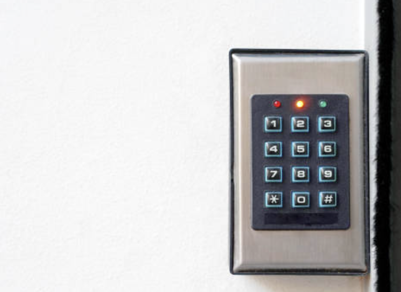 Faire poser un digicode sur portail pour pouvoir entrer dans votre maison à Parempure : Serrurier electronicien bordelais sur Bordeaux Nord