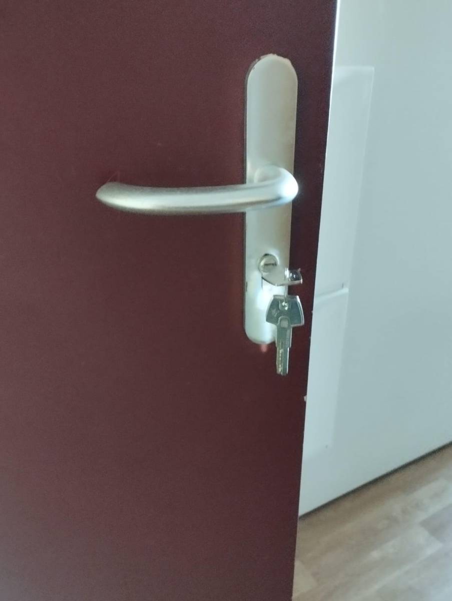 Ouverture de porte en urgence avec remplacement de cinema pour la police de Merignac