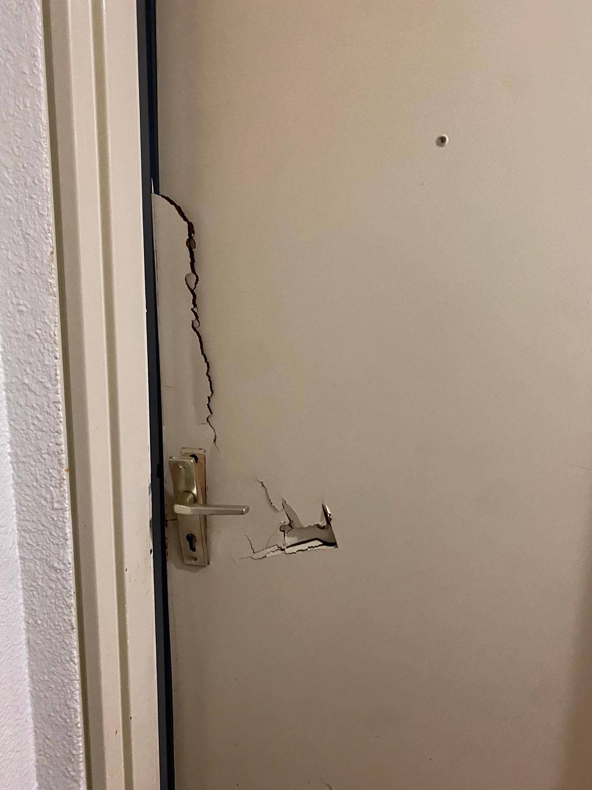 Mise en sécurité professionnelle d'un appartement à Bruges après passage de la police -