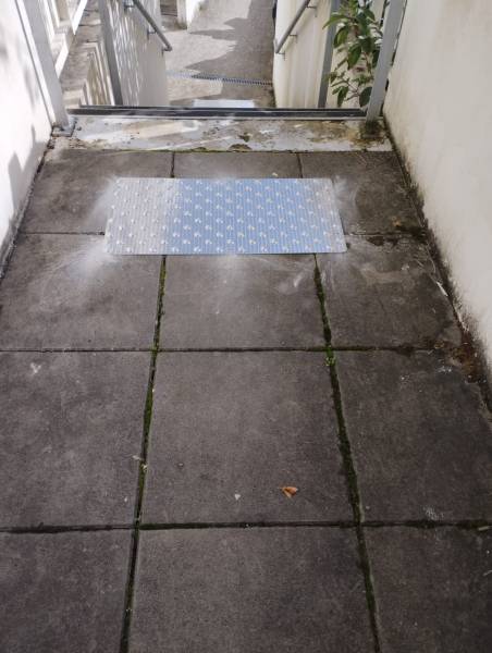 Expert pour pose de dalle podocactile en alu sur Eysines : accessibilité et sécurité sur votre lieu de vie à Eysines