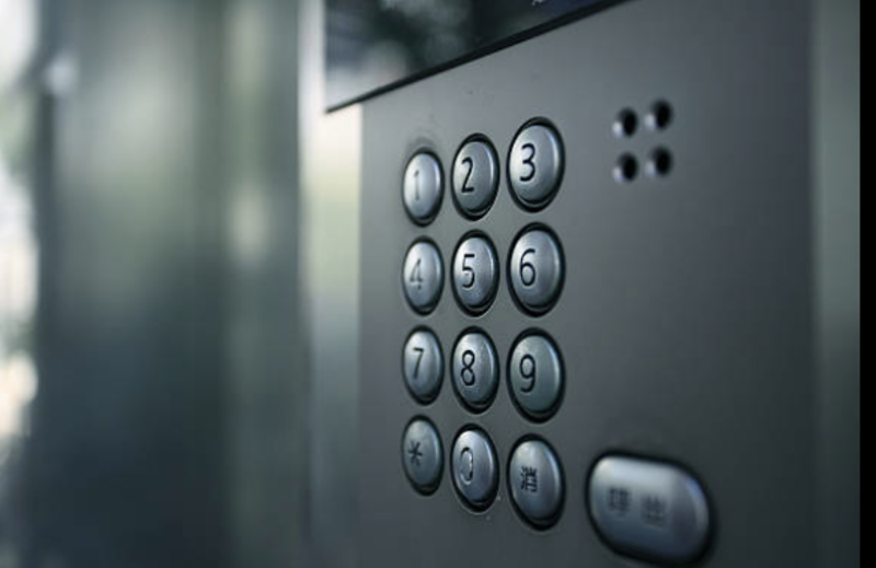 Sur Blanquefort, installation d'un digicode pour immeuble par un serrurier du nord bordeaux, Direct Ouverture Blanquefort