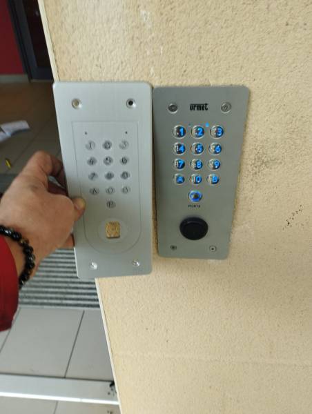 Lormont : remplacement de deux ventouses à cisaillement, changement porte et remplacement d'un digicode par un serrurier de la rive droite de Bordeaux