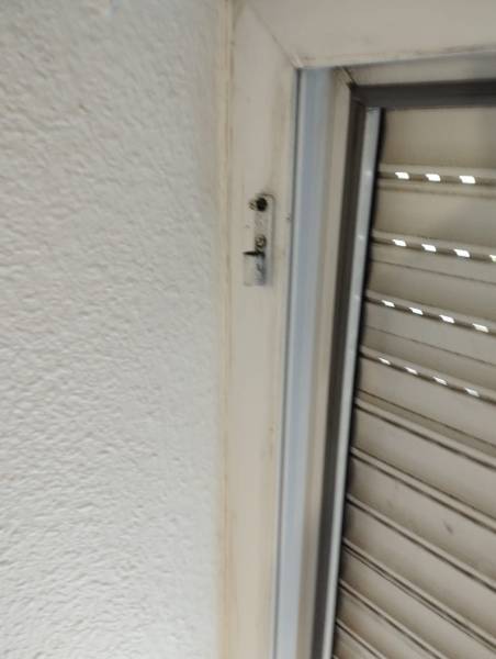 Remplacement d'une crémone Ferco, le treuil de volet roulant et remplacement d'une paumelle LORMONT par un serrurier de bordeaux rive droite