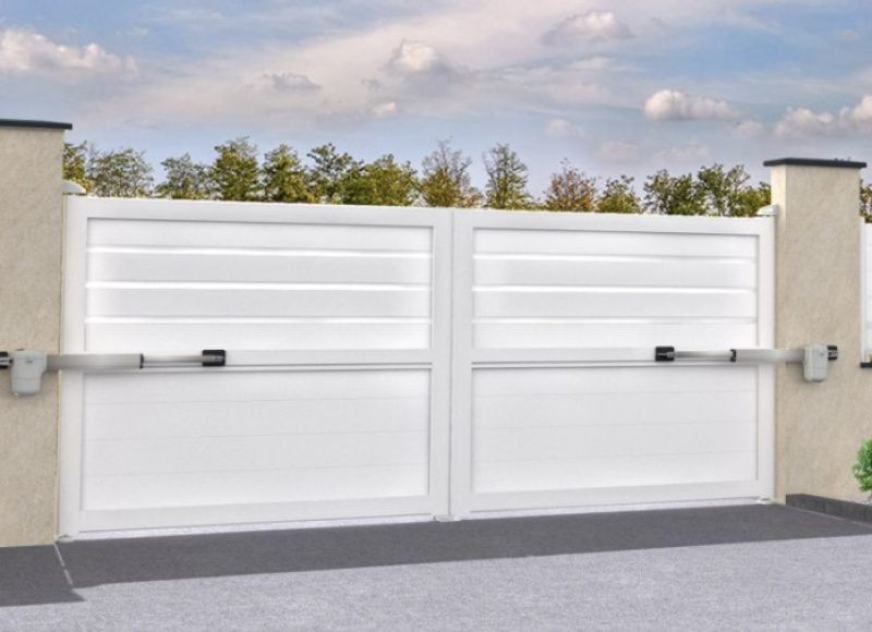 Changer le portail de sa maison à Eysines : Chantier sur mesure par un serrurier electronicien pour un portail electrique sur la rive gauche de Bordeaux