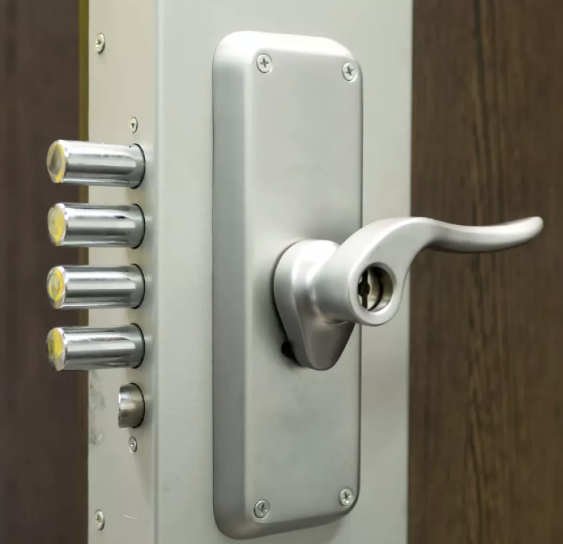 Pose de serrure 3 points pour votre entreprise sur Blanquefort : Serrurier expert pour installation de serrure Bordeaux Nord